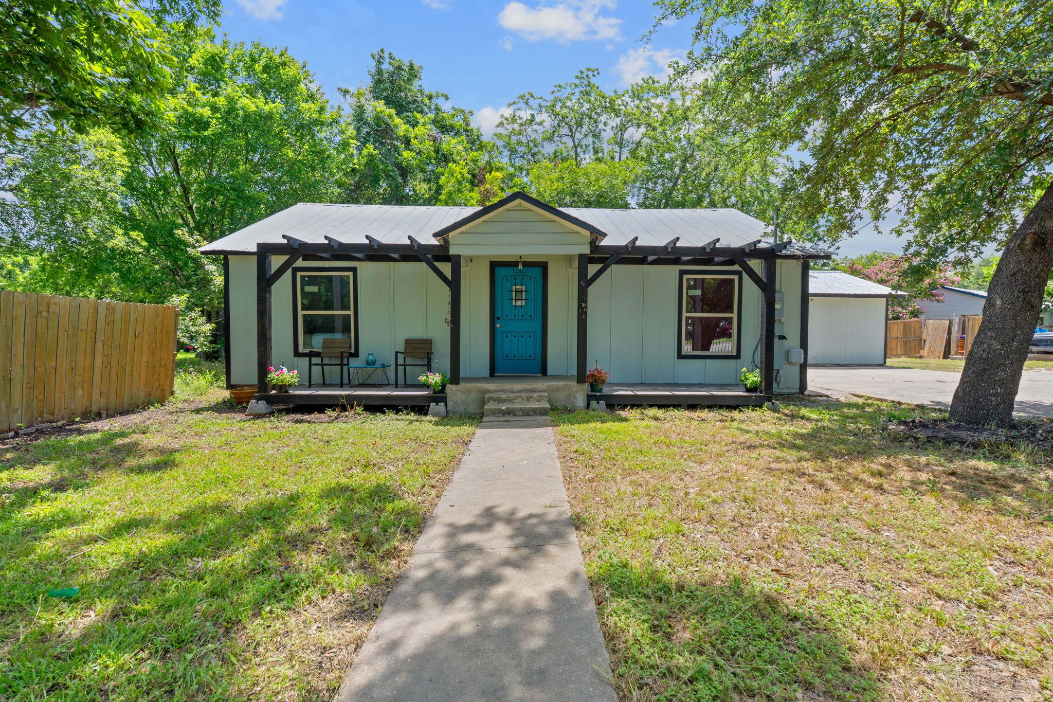 1013 N Colorado St, Lockhart, TX 78644 — photo 1