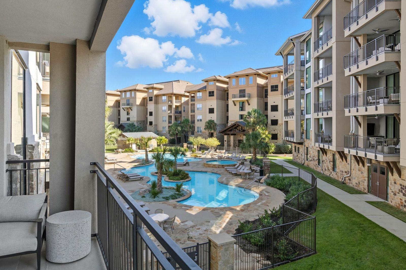 82 Island, Horseshoe Bay, TX 78657 — photo 1
