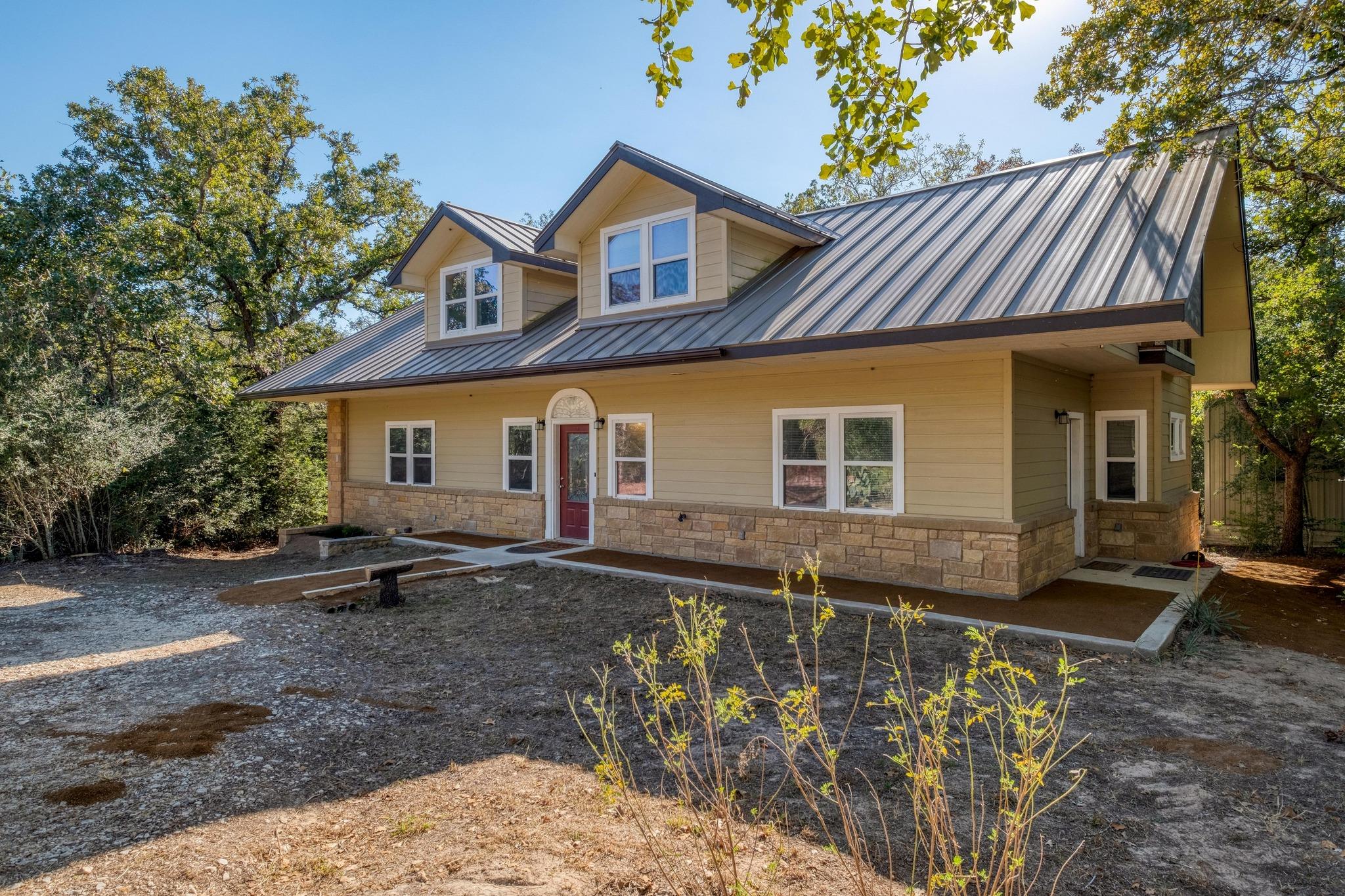 123 Bowie, Luling, TX 78648 — photo 1