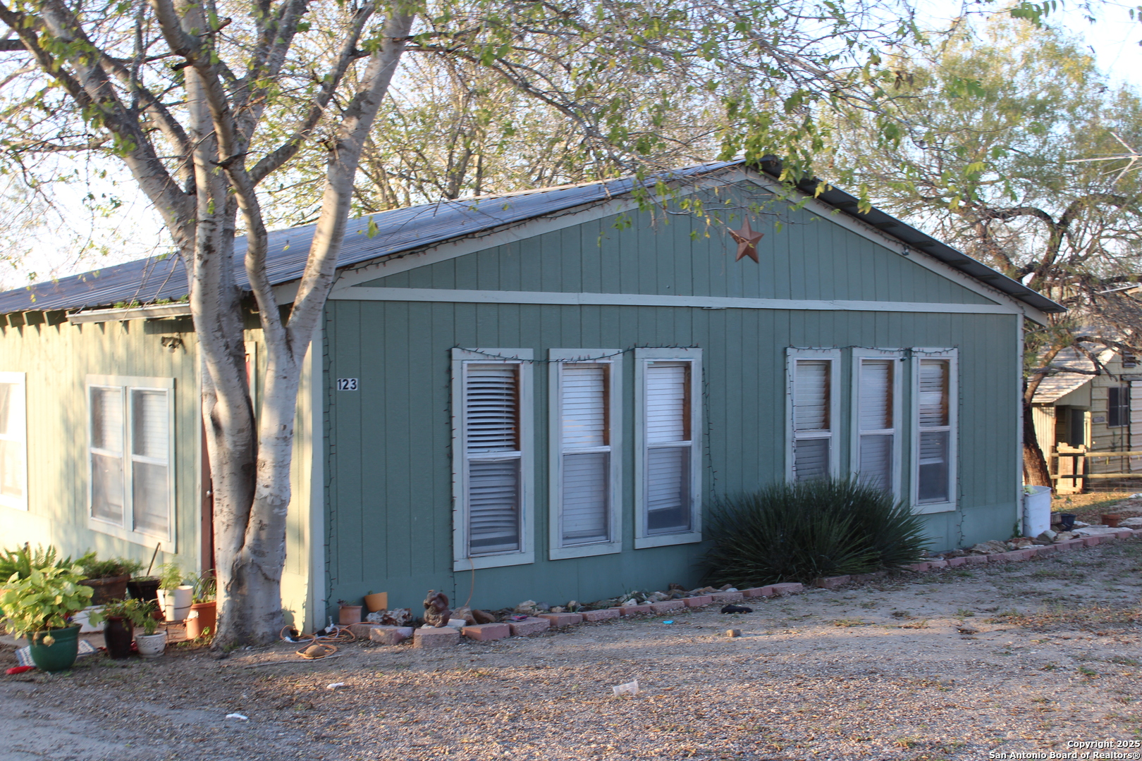 123 Choke Canyon Estates, Three Rivers, TX 78071 — photo 1
