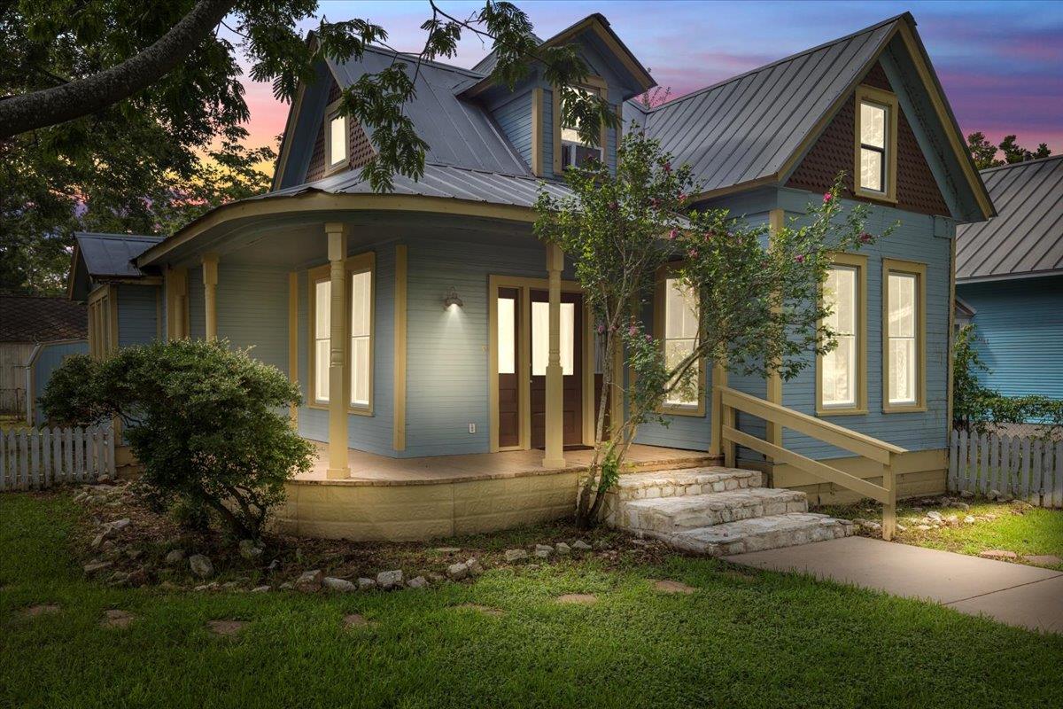 710 Gresham, Smithville, TX 78957 — photo 1