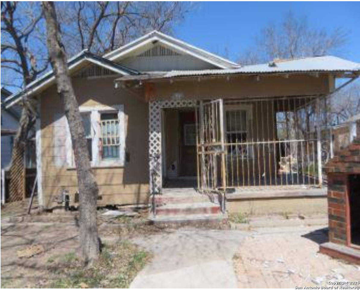 157 Halliday, , 78210 — photo 1