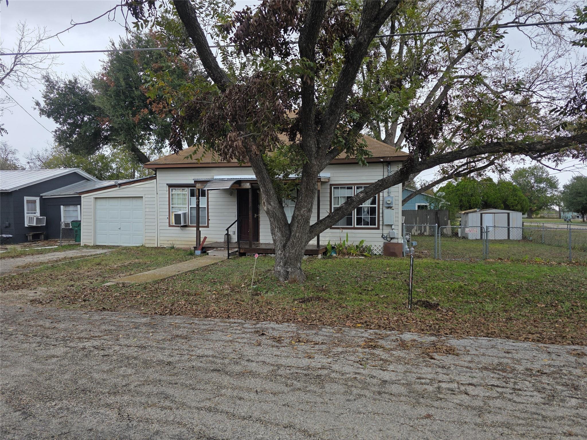 200 Moerbe, Thorndale, TX 76577 — photo 1