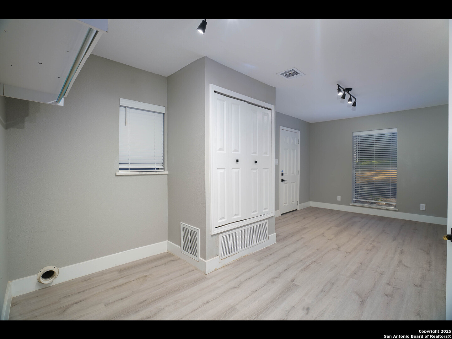 8619 Oak Ledge, ,  78217 — photo 1