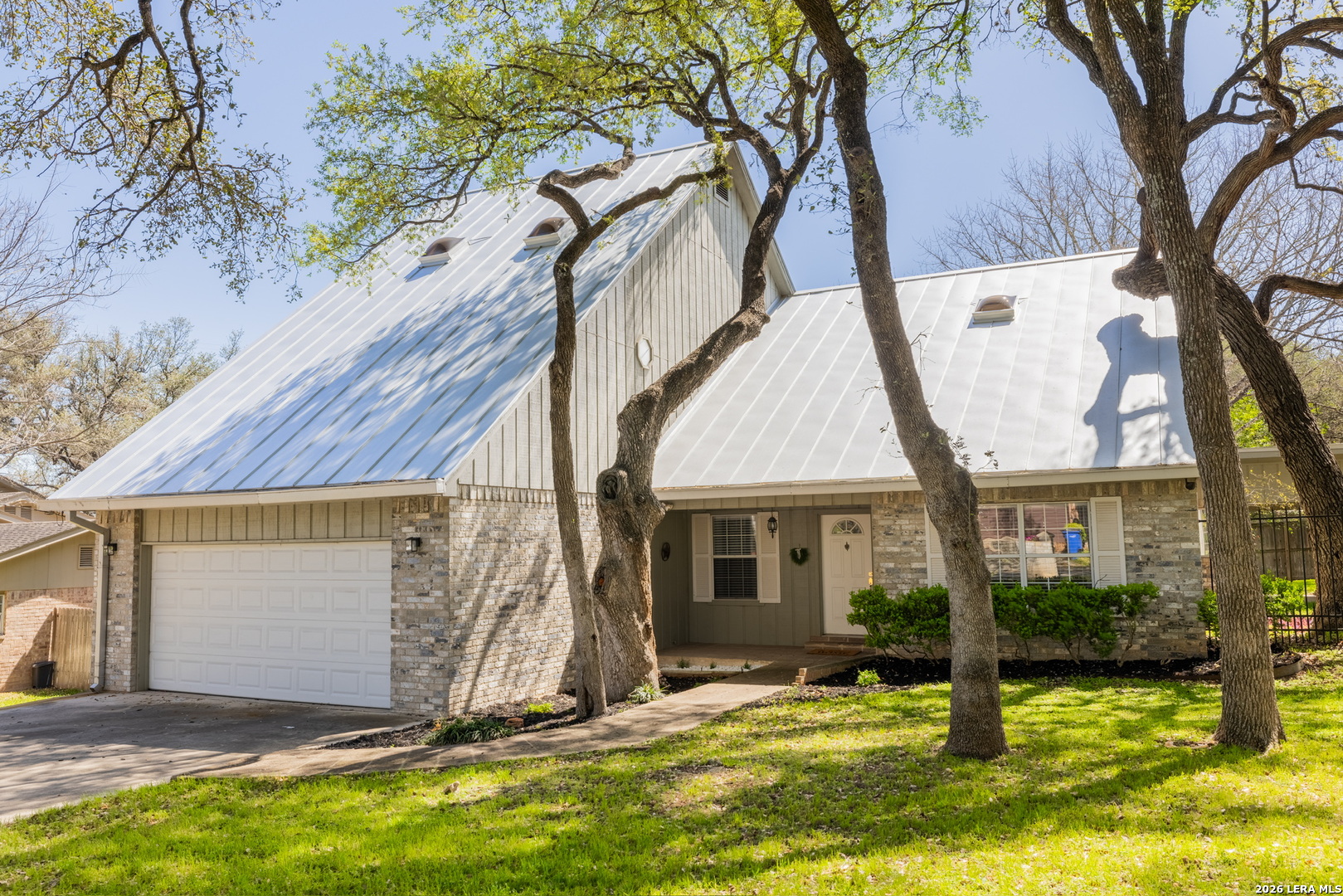 106 E Tanglewood, New Braunfels, TX 78130 — photo 1