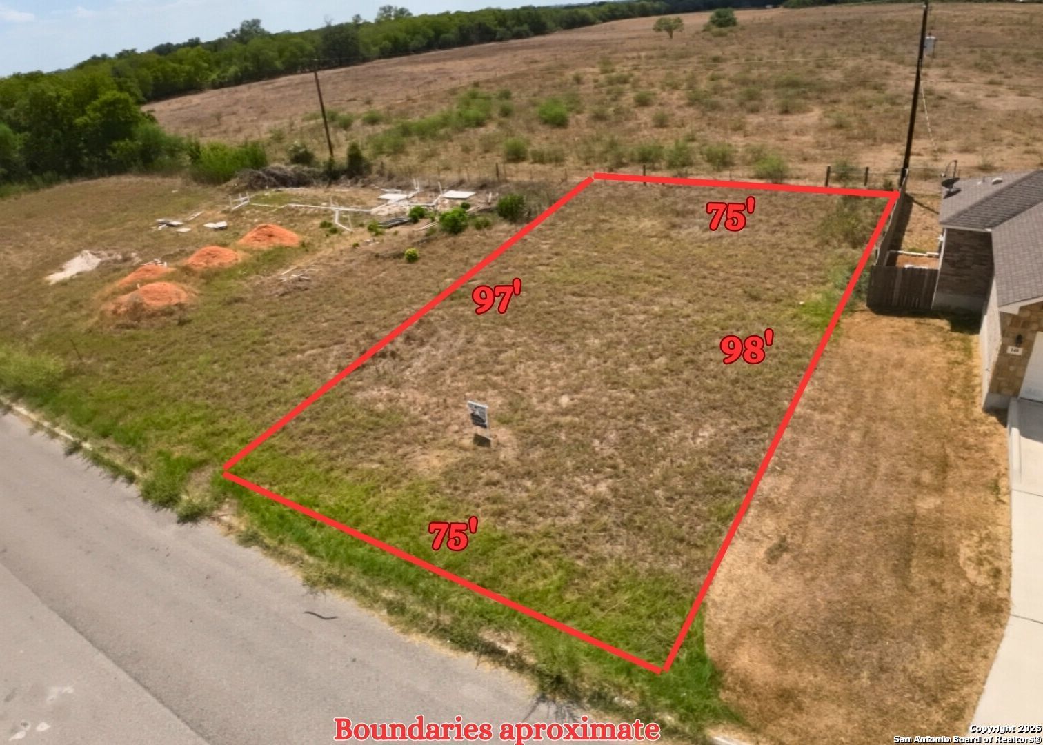 152 N 1st ST, Floresville, TX 78114 — photo 1