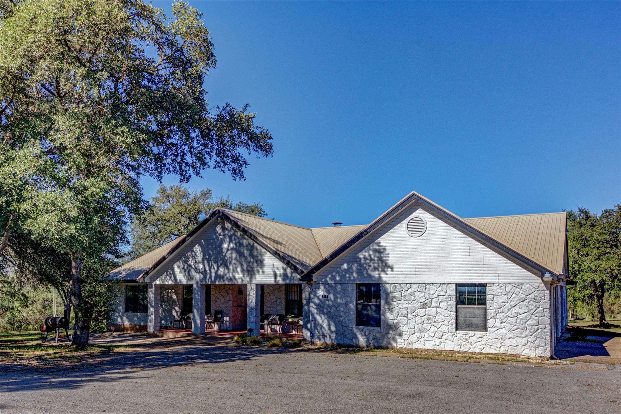 604 Oakwood, Buda, TX 78610 — photo 1