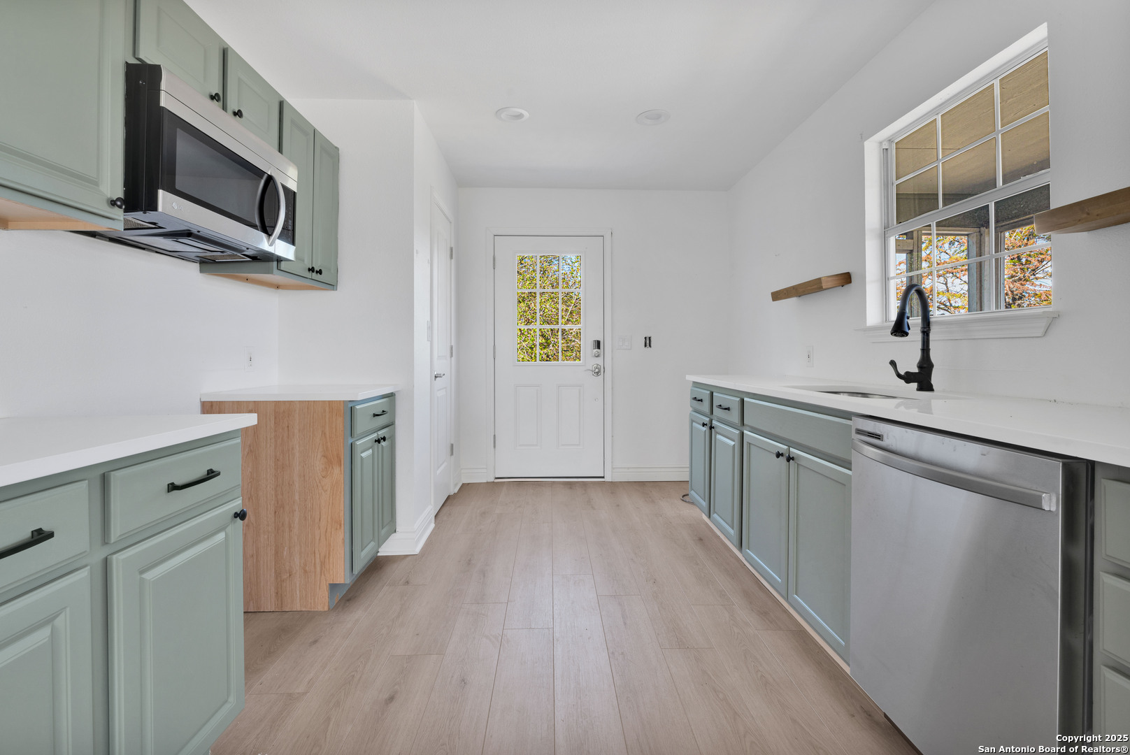 352 Longhorn, ,  78003 — photo 1