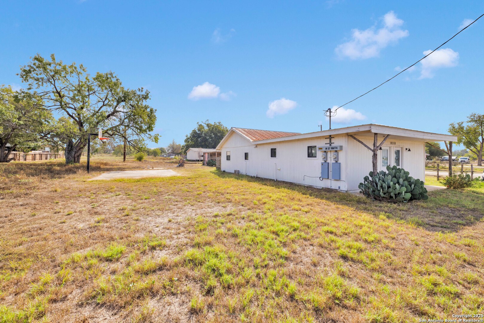 18460 Ih 37, ,  78112 — photo 1