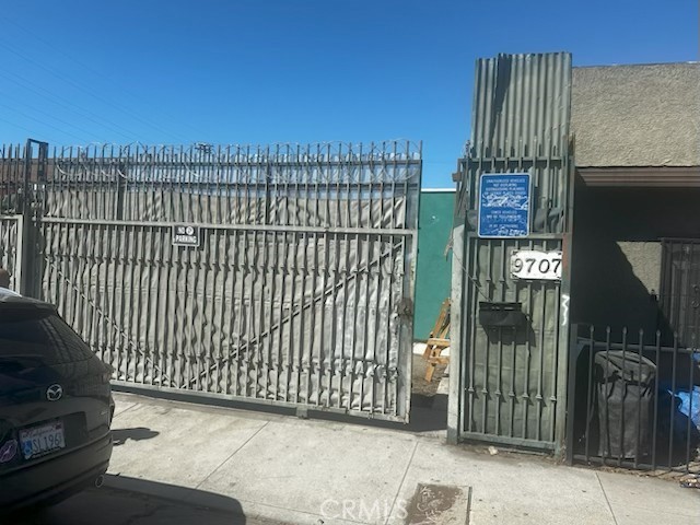 9705 S Broadway, Los Angeles, CA 90003 — photo 1