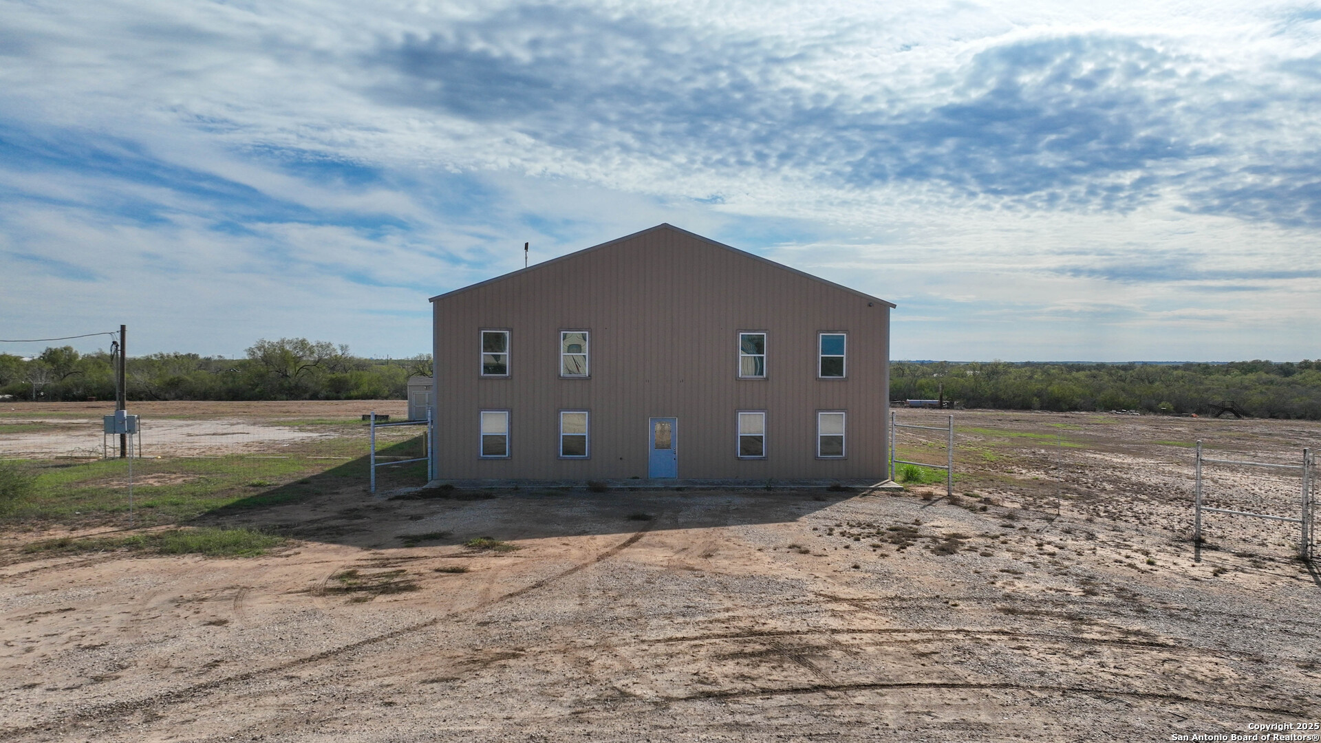 193 Welco Ln, Jourdanton, TX 78026 — photo 1