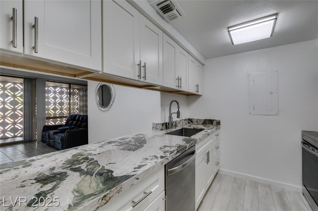 205 East Harmon Avenue 112, Las Vegas, NV 89169 — photo 1