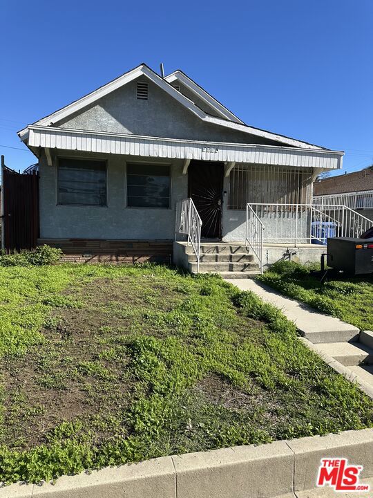 7316 10th Avenue, Los Angeles, CA 90043 — photo 1