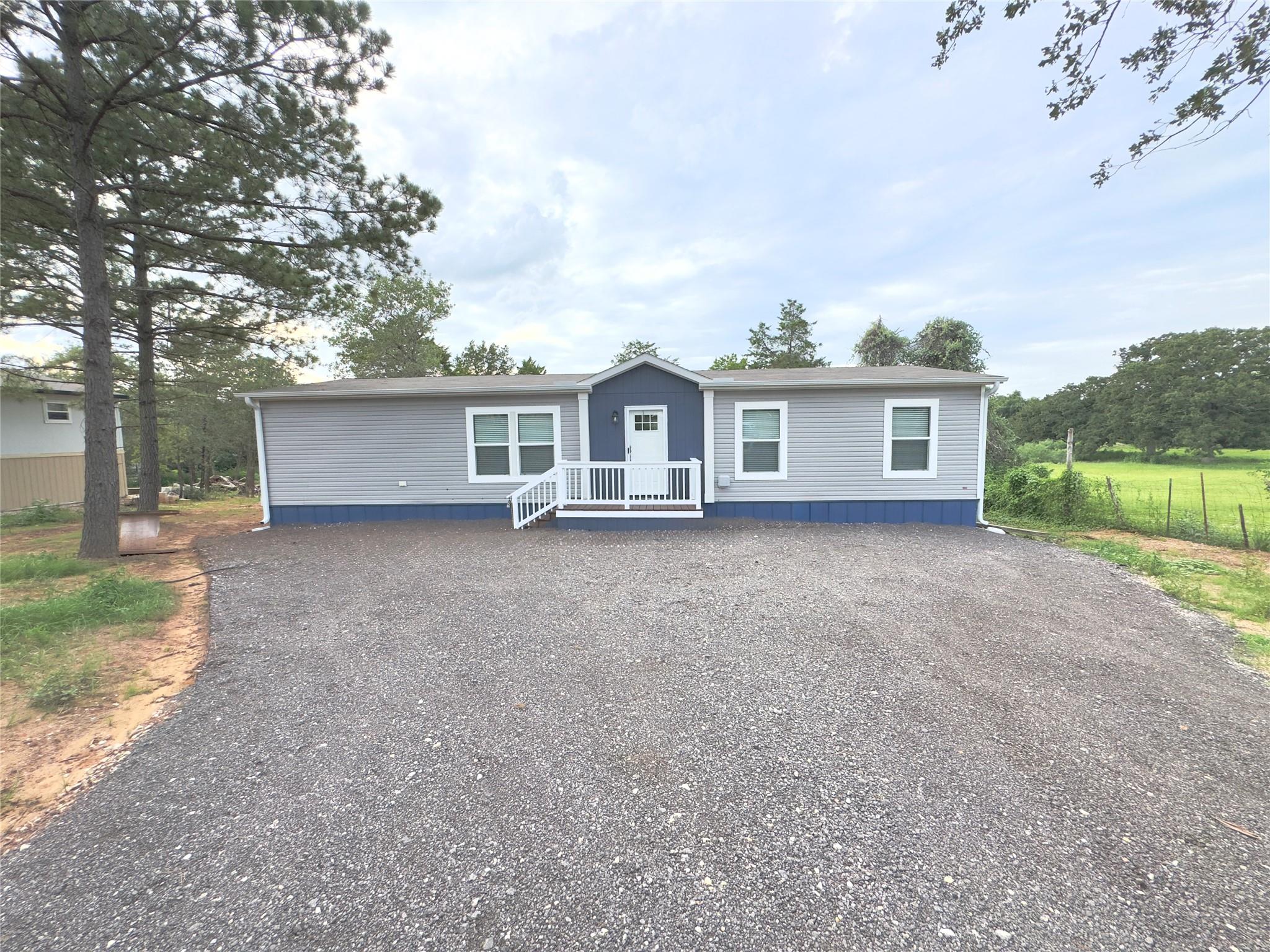 268  Flaming Oak Dr, Bastrop, TX 78602 — photo 1