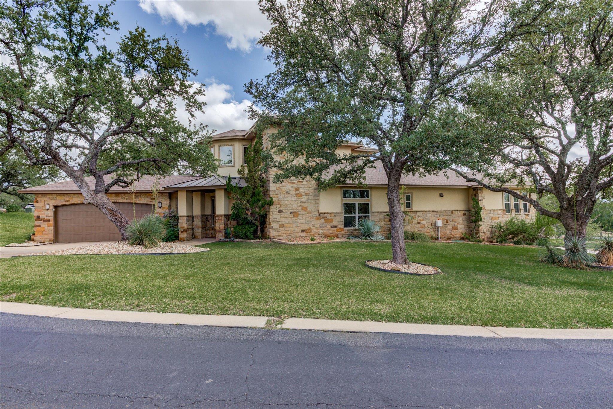 208 Colina Cove Dr, Kingsland, TX 78639 — photo 1