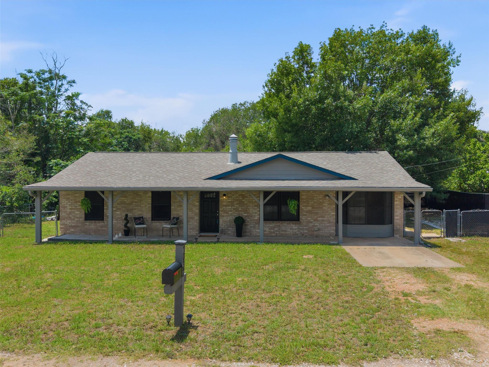 1037  Wilkes Cir, Smithville, TX 78957 — photo 1