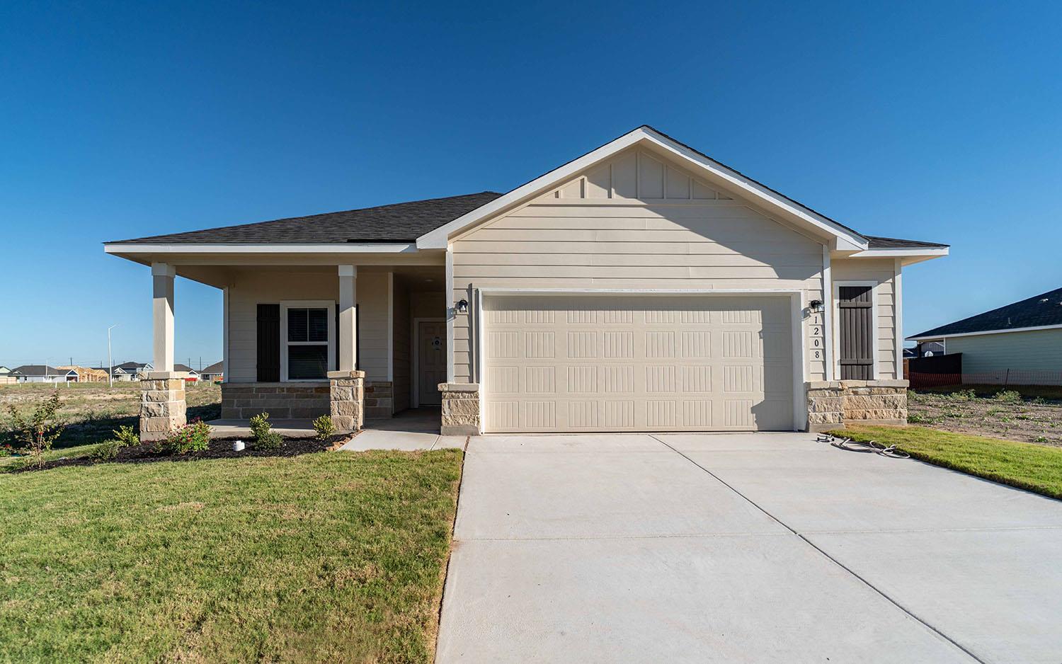1208 Marvin Grv, Seguin, TX 78155 — photo 1