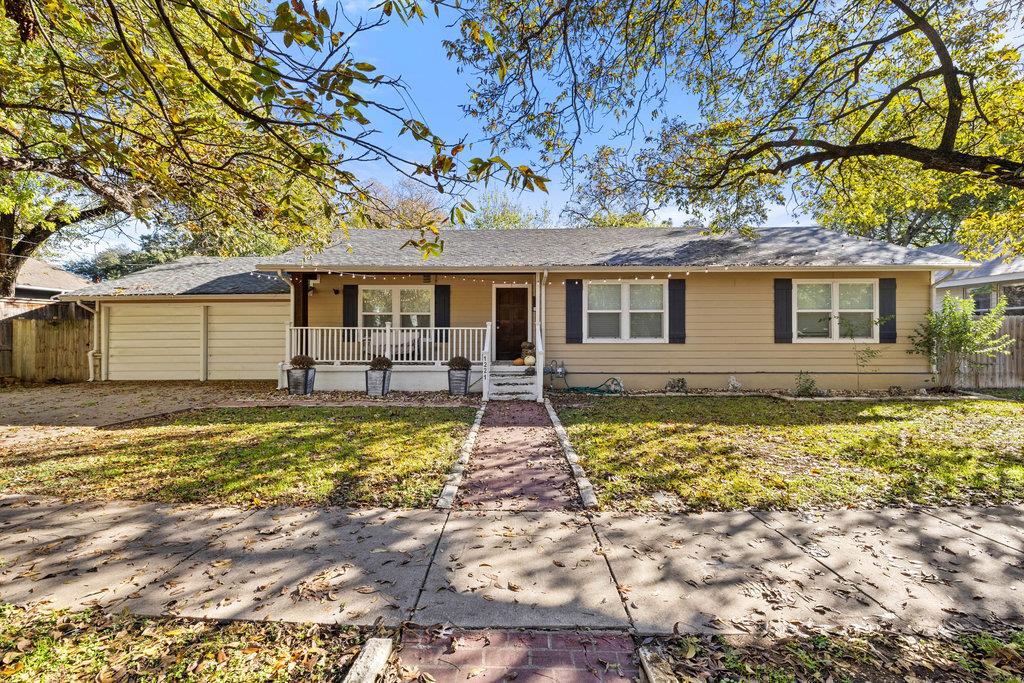 1221 S Austin Ave, Georgetown, TX 78626 — photo 1