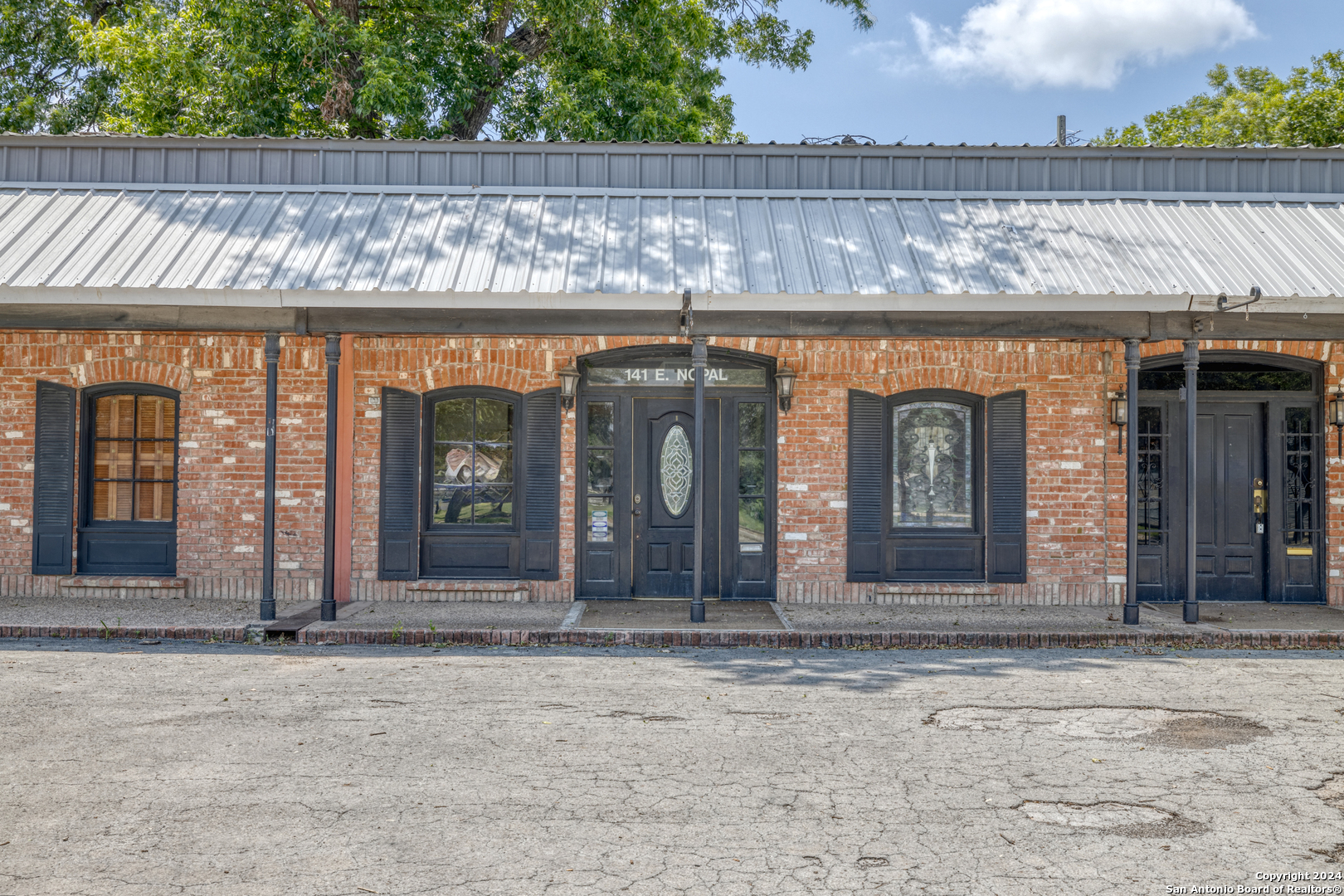 141 E NOPAL ST, Uvalde, TX 78801 — photo 1
