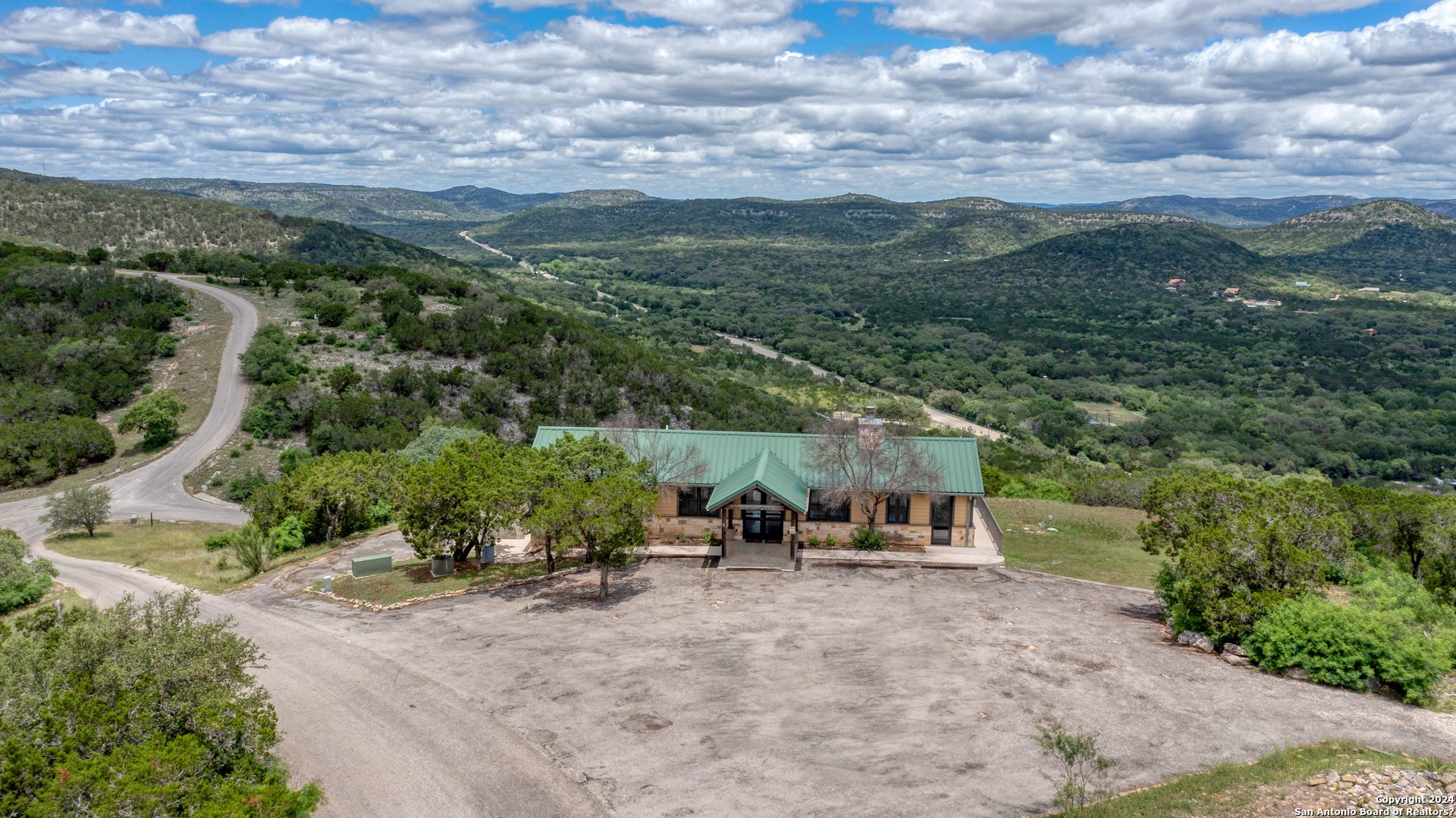 558 Ridge Dr