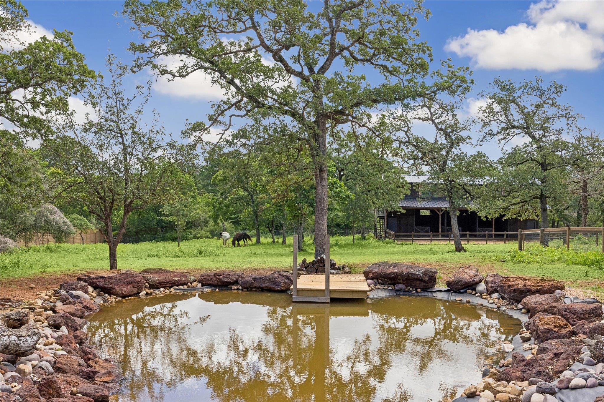 127  Marina Rd, Smithville, TX 78957 — photo 1