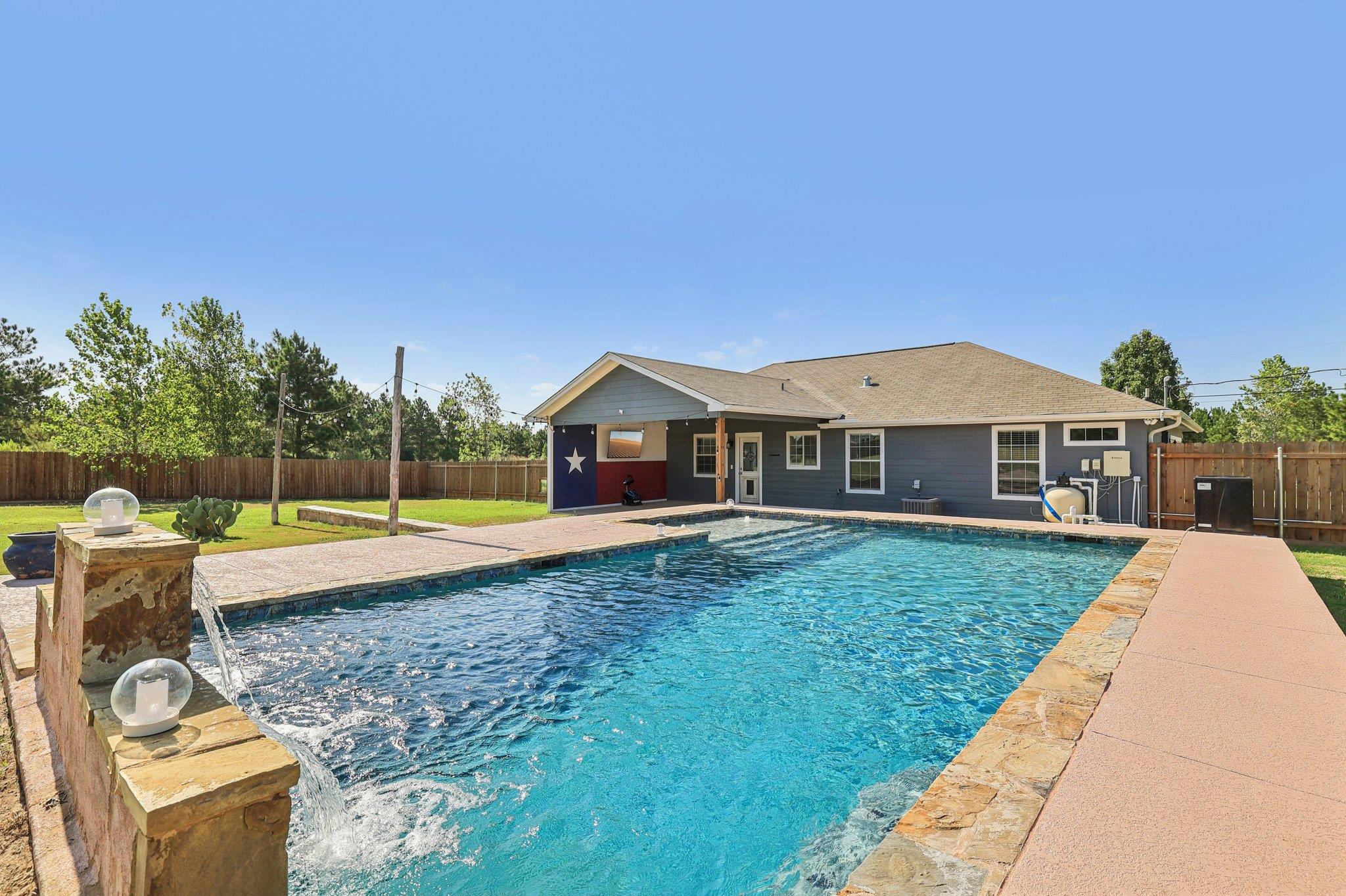 165 Cattlemens, Bastrop, TX 78602 — photo 1