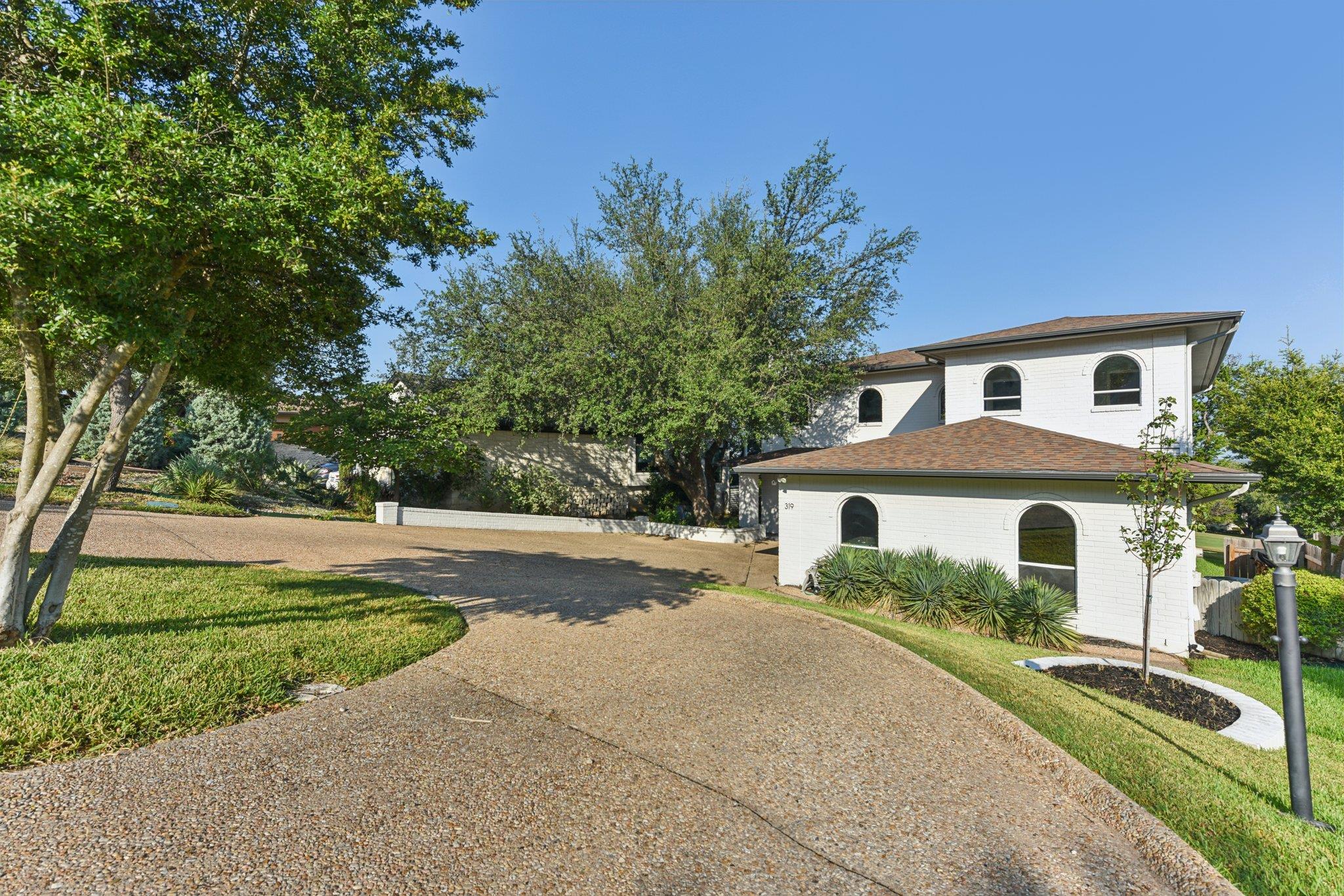 319 Hazeltine, Lakeway, TX 78734 — photo 1