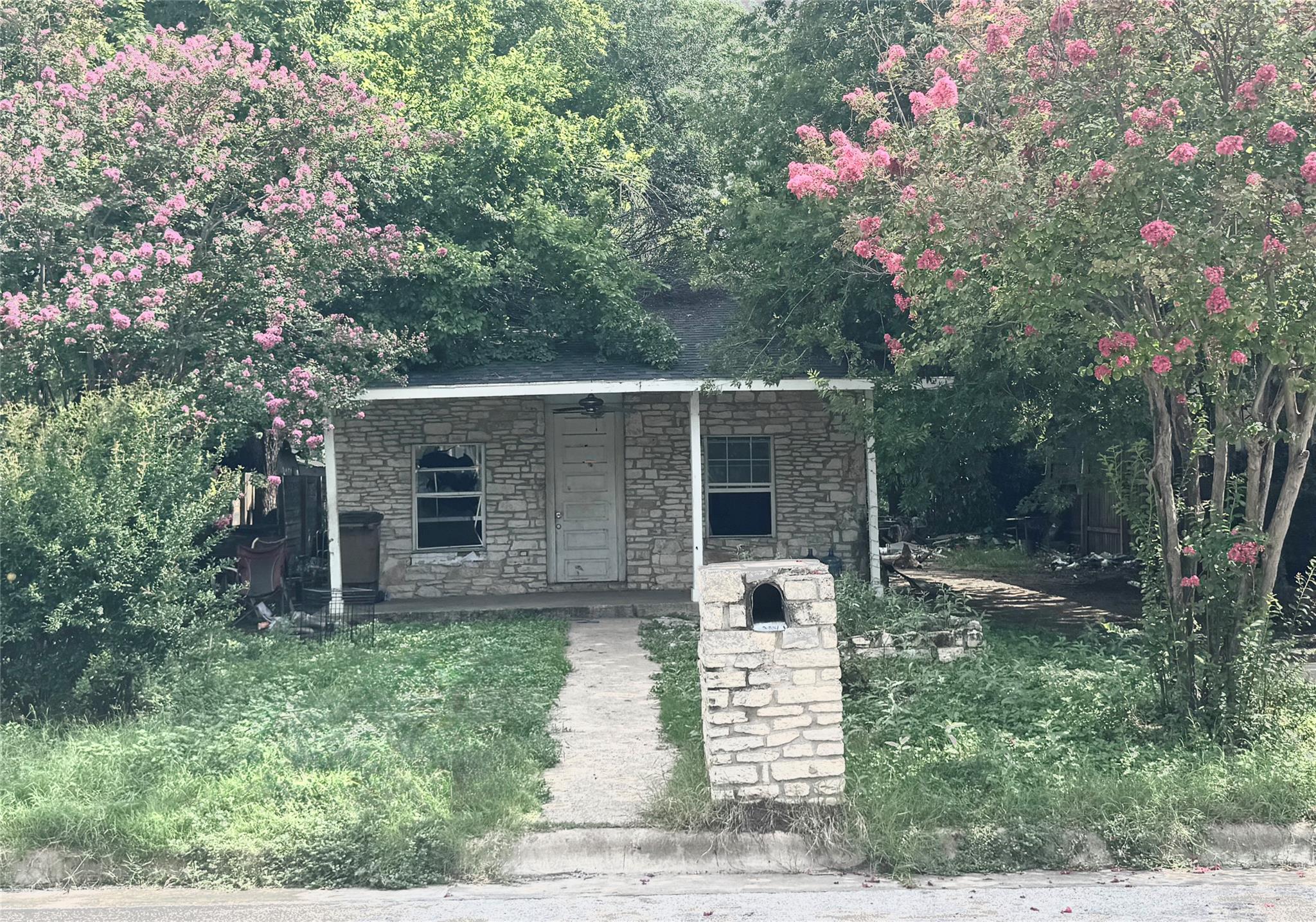 2904 Castro, Austin, TX 78702 — photo 1
