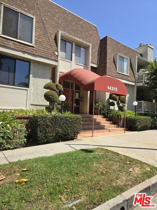 14315 Riverside Drive 105, Sherman Oaks, CA 91423 — photo 1