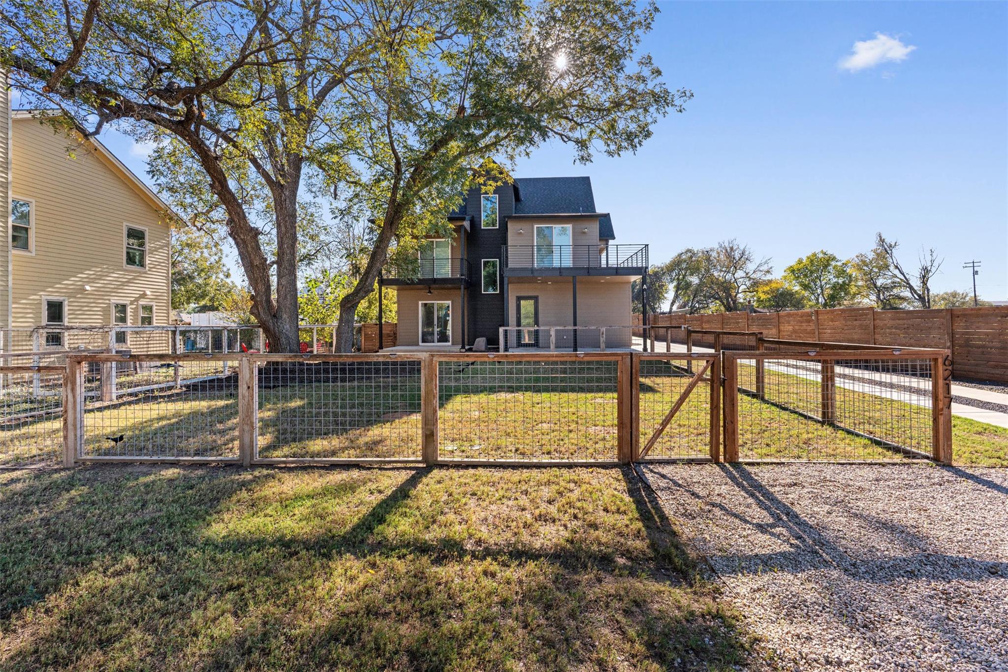 6217 Clovis, Austin, TX 78741 — photo 1