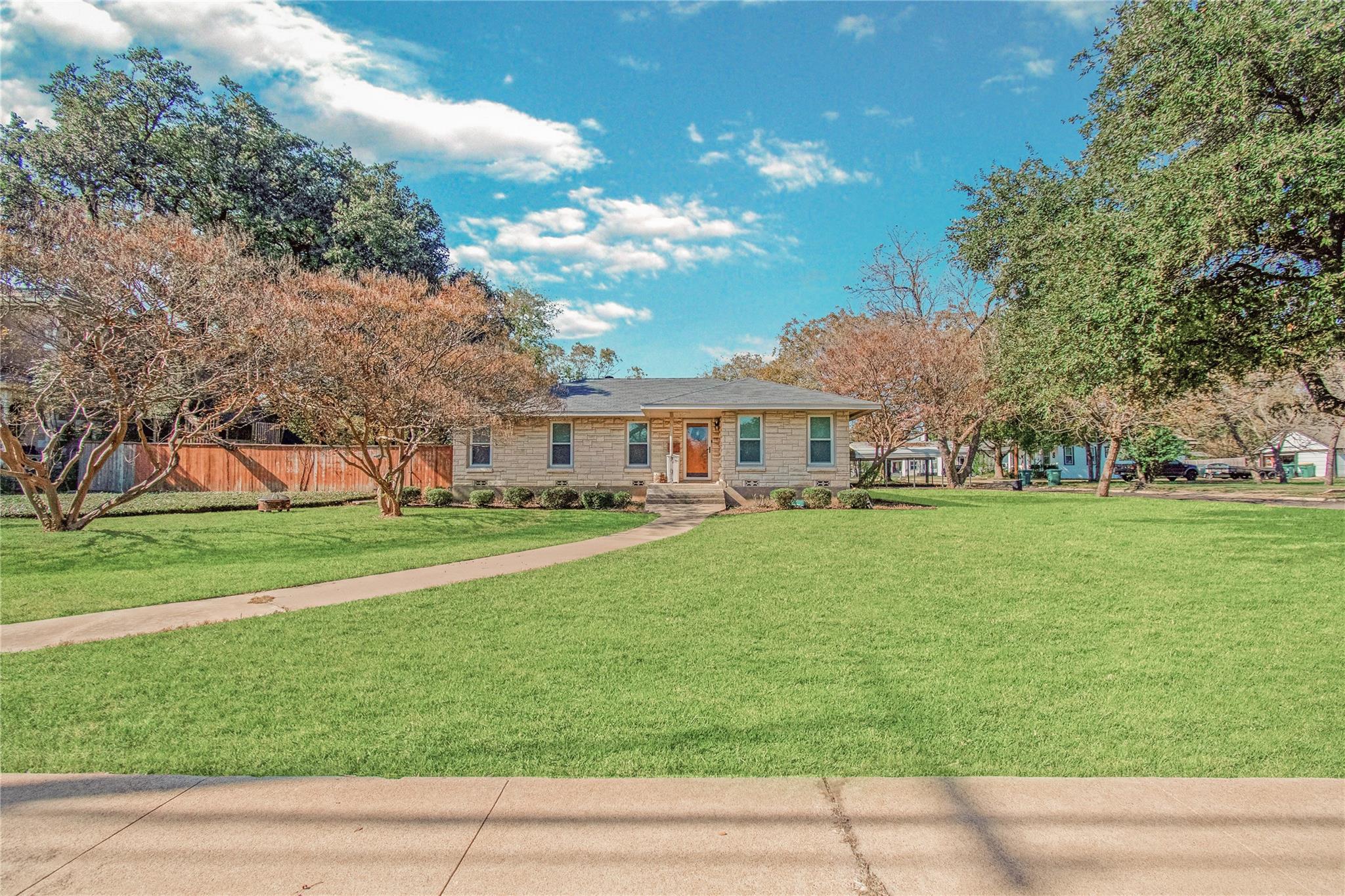 812 Penelope, Belton, TX 76513 — photo 1