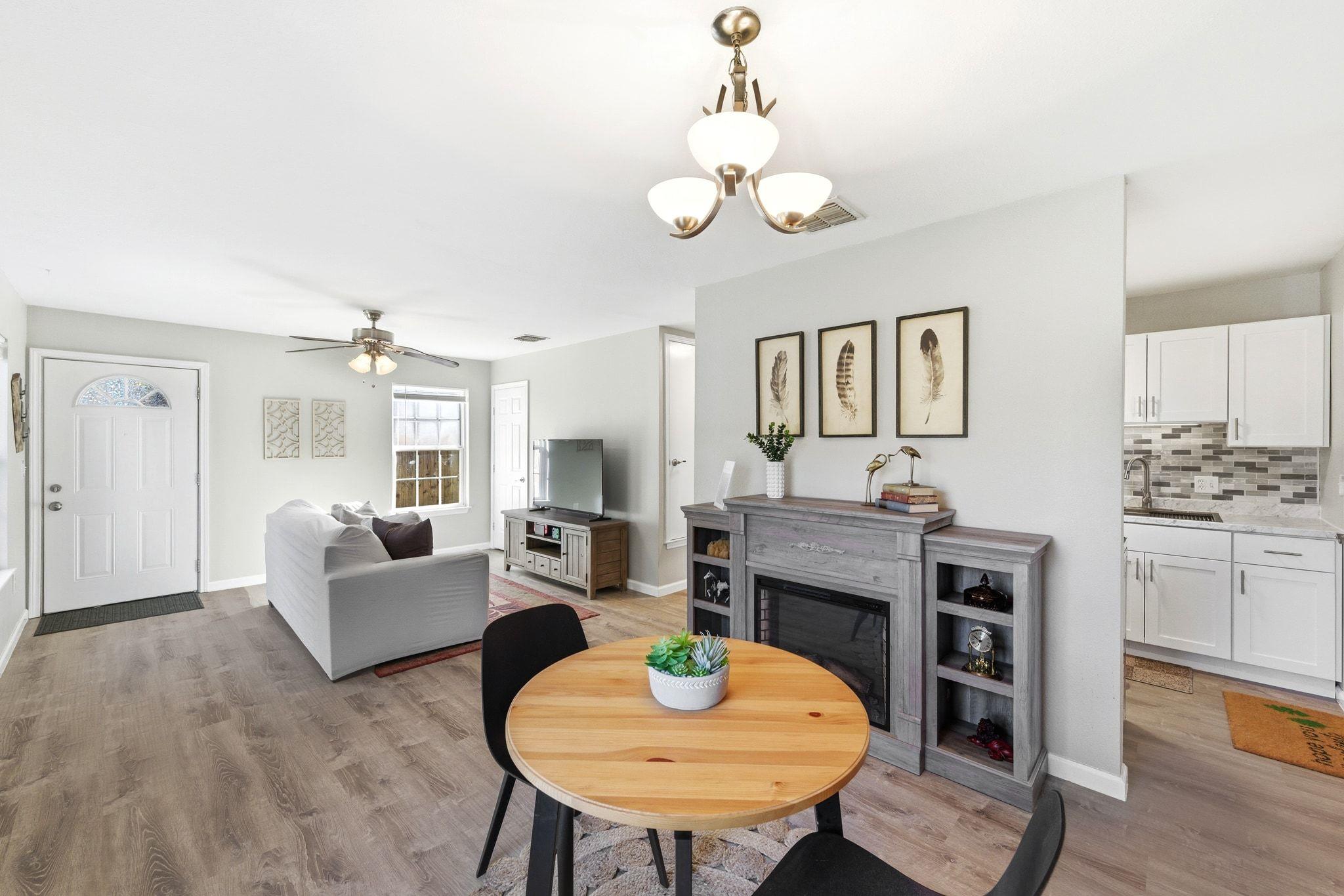 4615 Munson, Austin, TX 78721 — photo 1