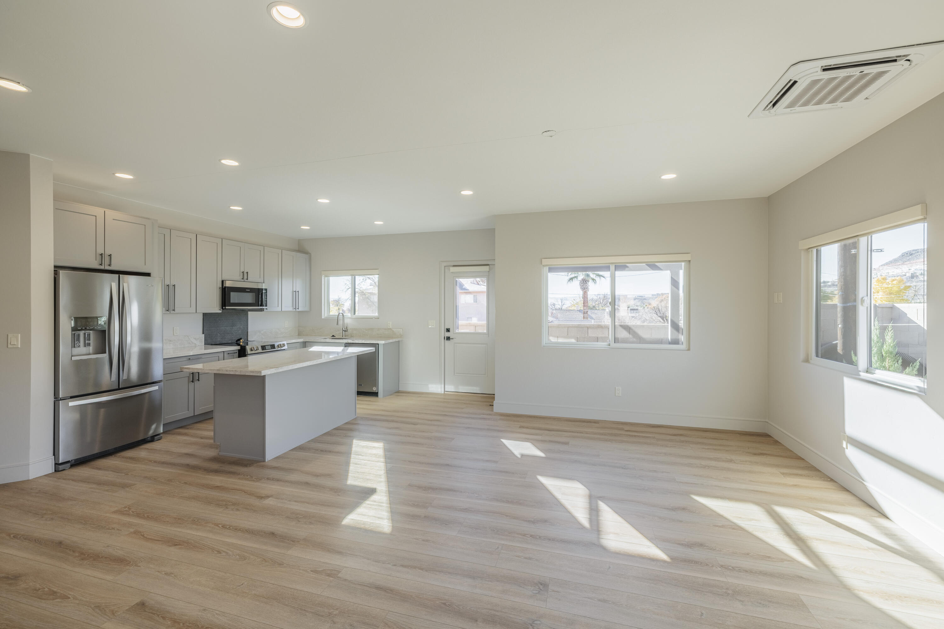313 W DIAGONAL ST