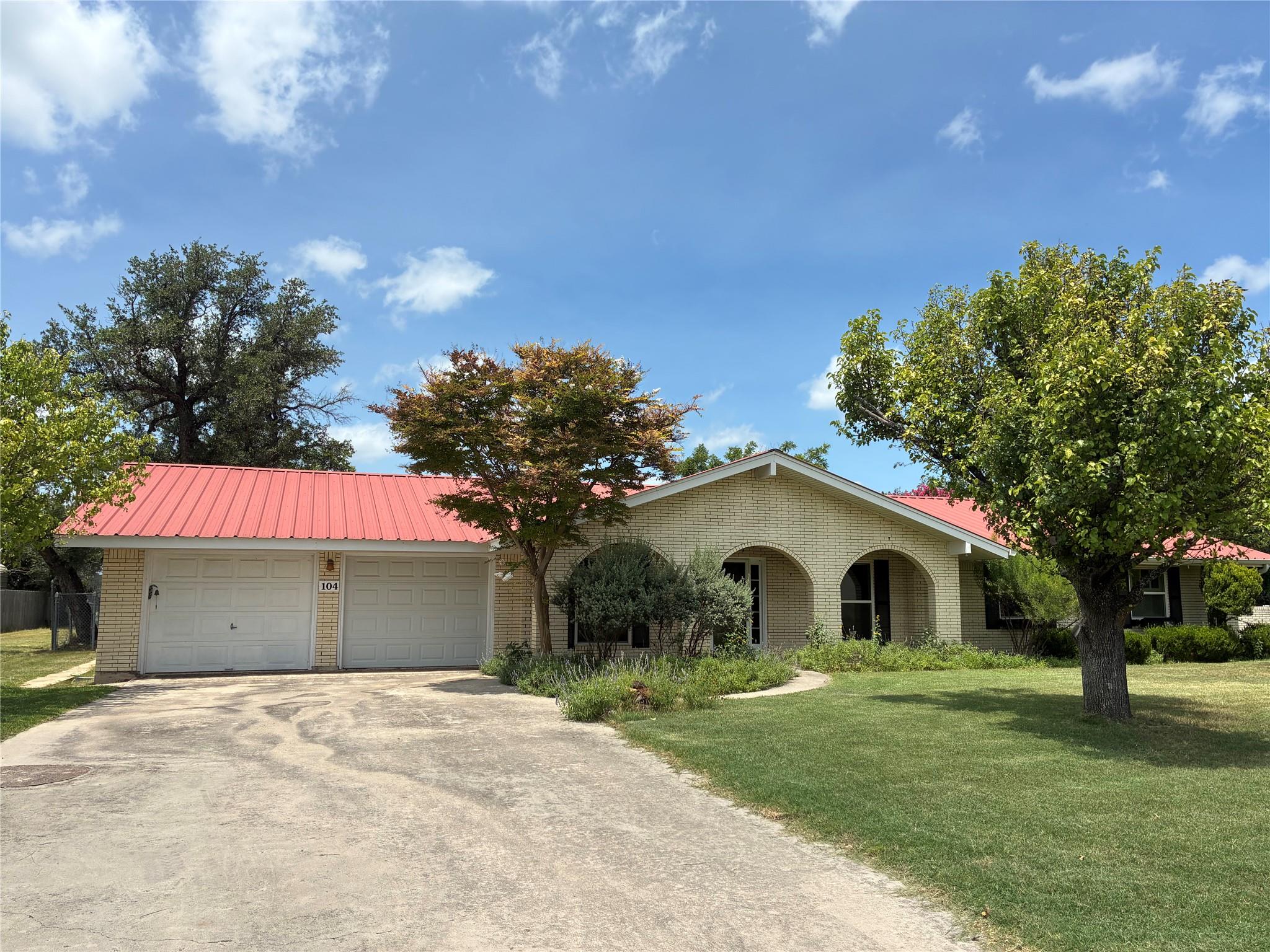 104 Skipcha, Lampasas, TX 76550 — photo 1