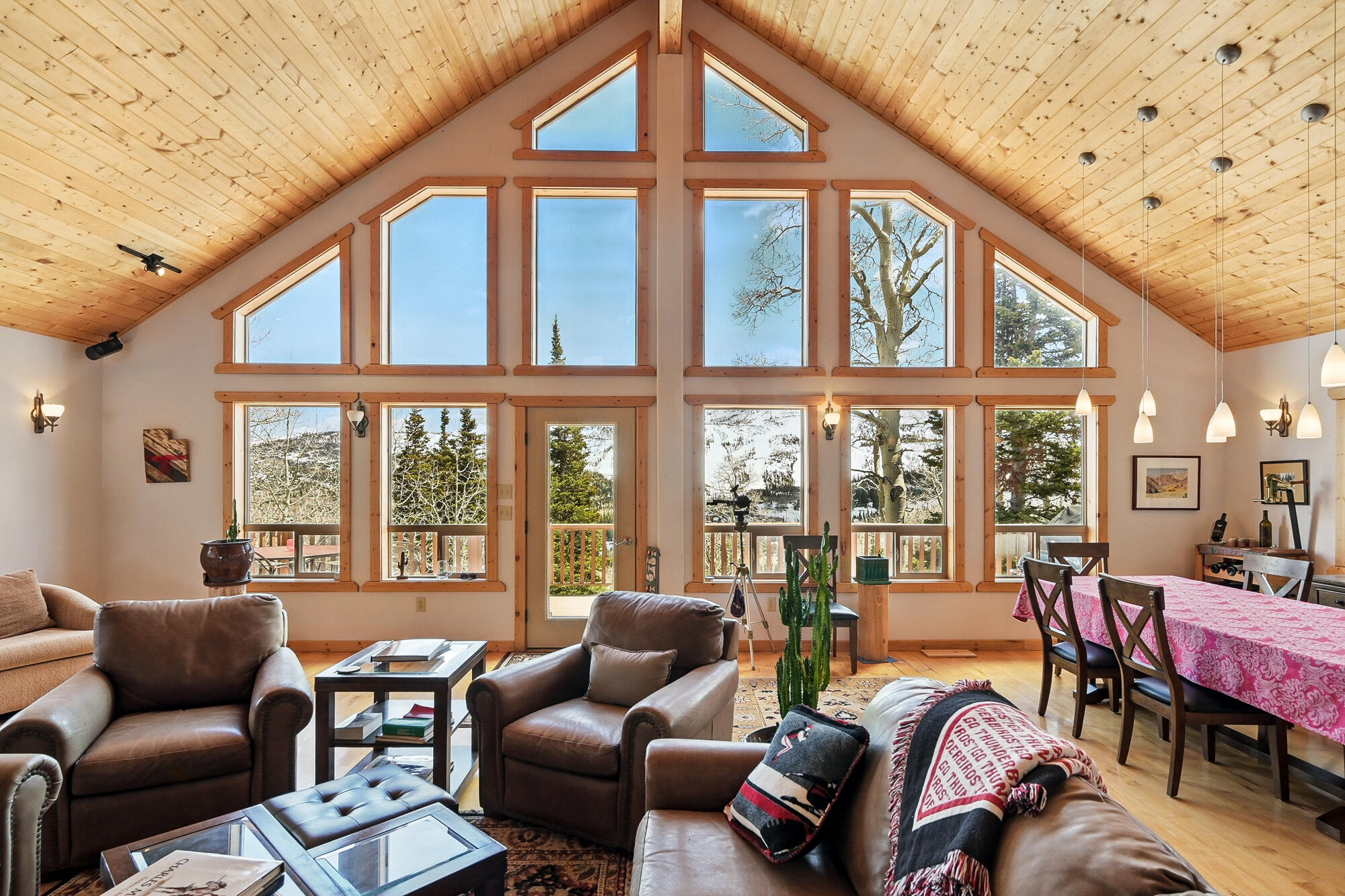 699 W Hunter Ridge Dr.