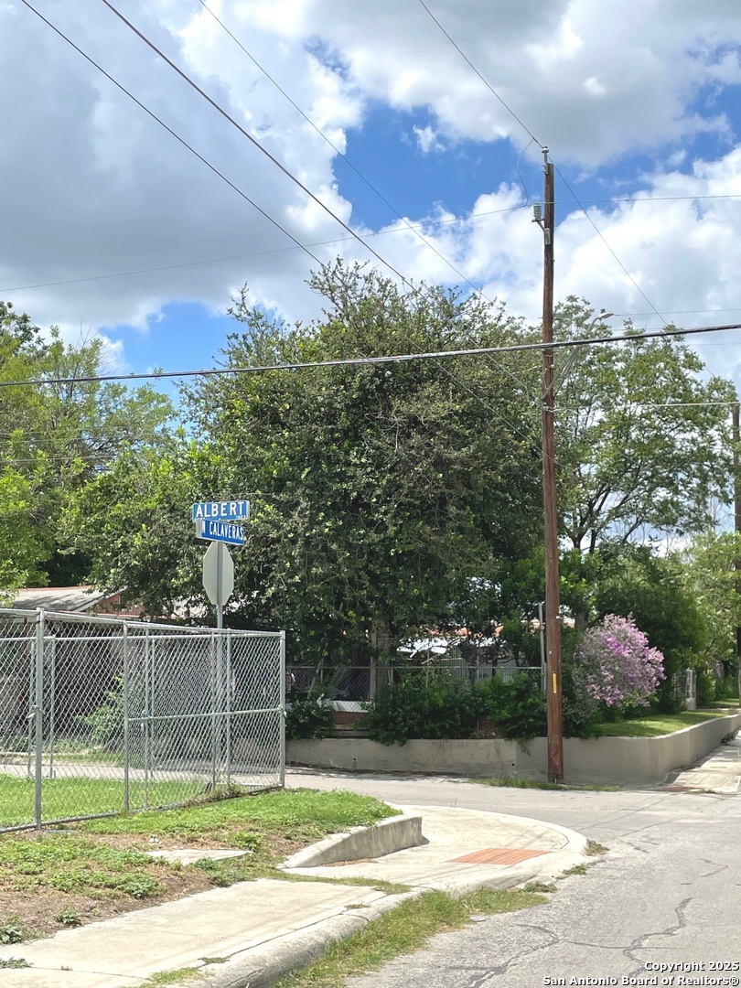 205 Albert st, ,  78207 — photo 1