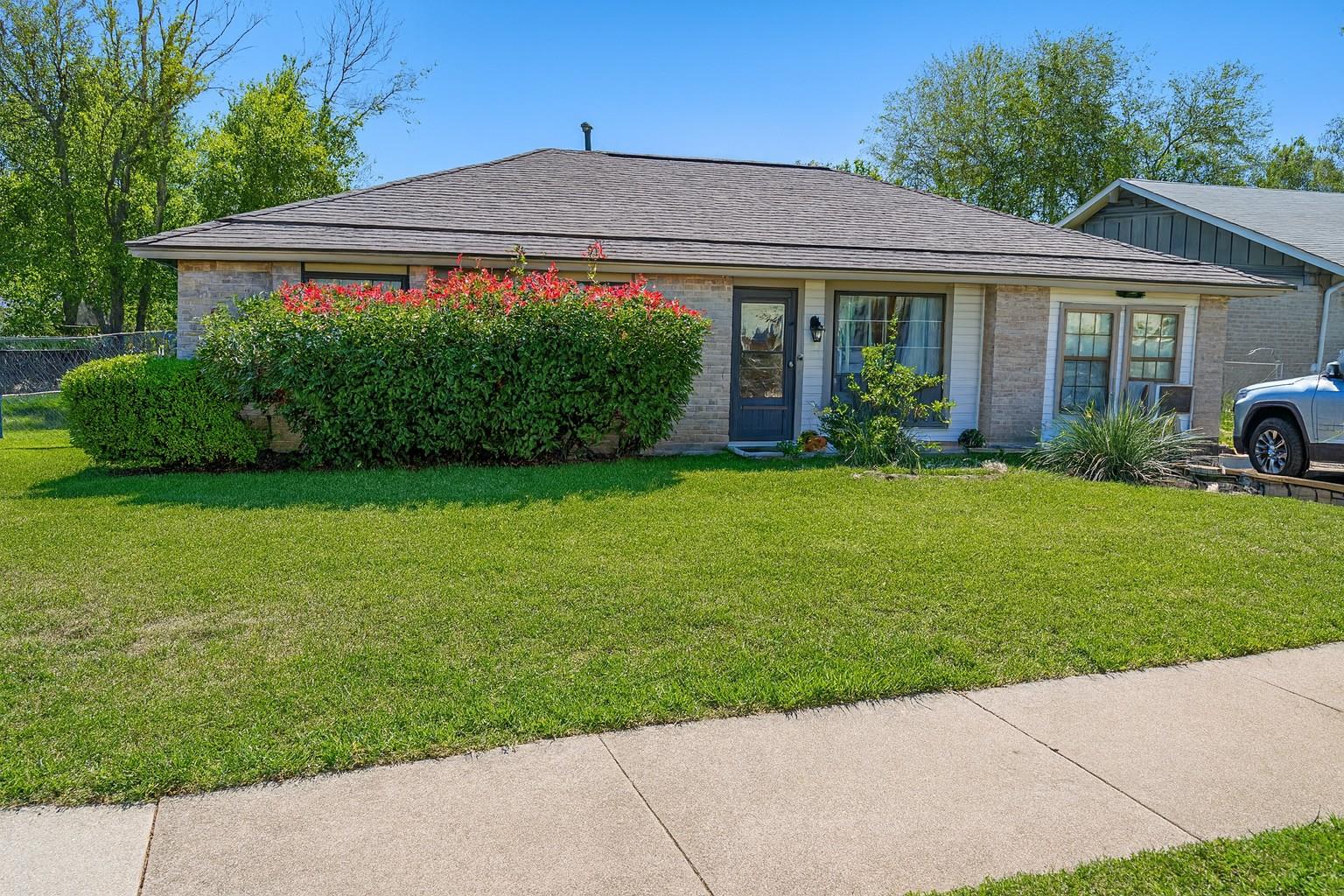 405 Thistlewood, Austin, TX 78745 — photo 1