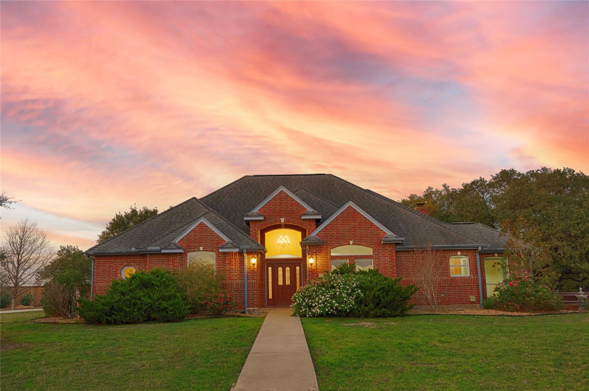 900 Schulze, Schulenburg, TX 78949 — photo 1
