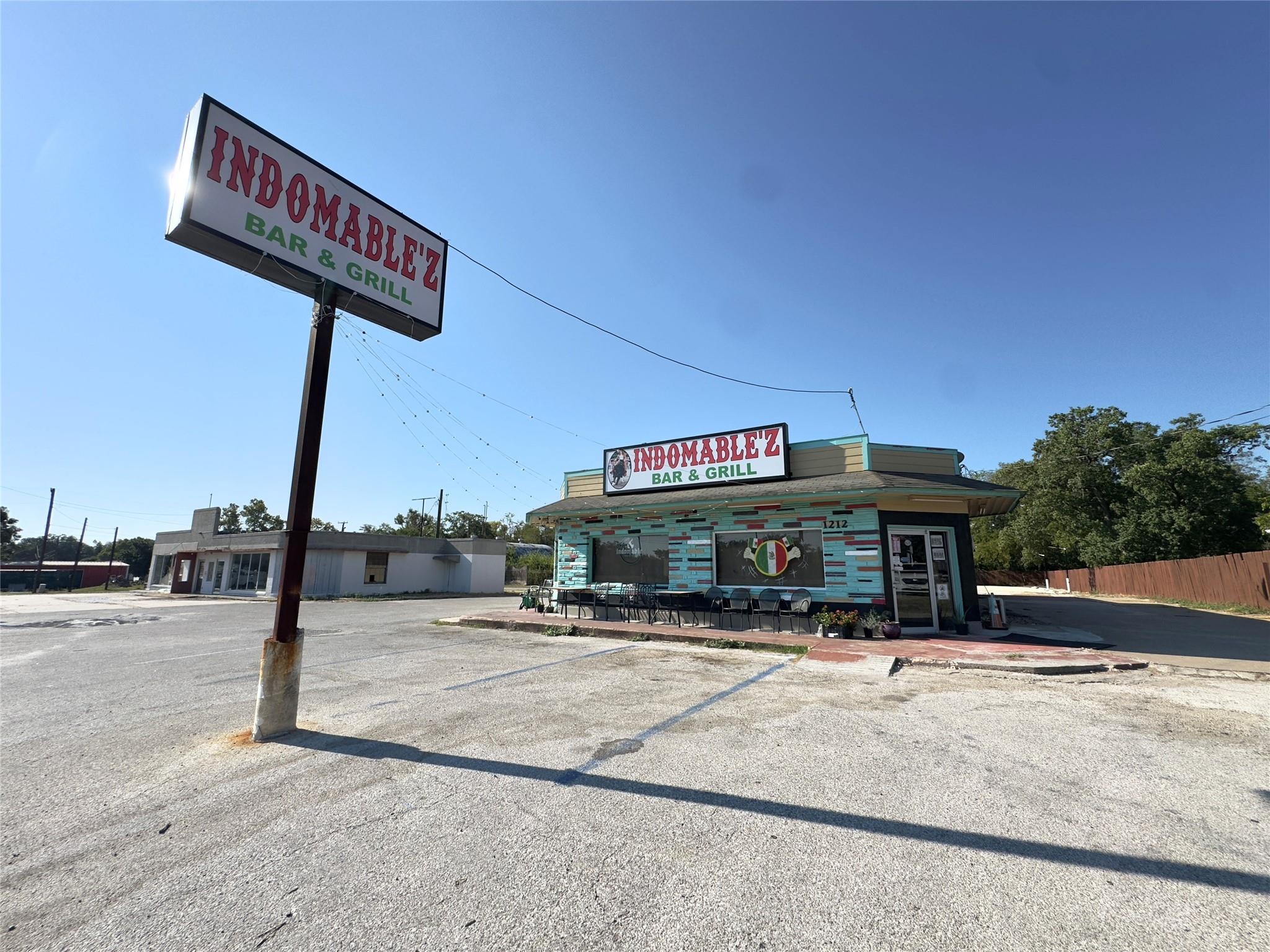 1212 Pierce, Luling, TX 78648 — photo 1