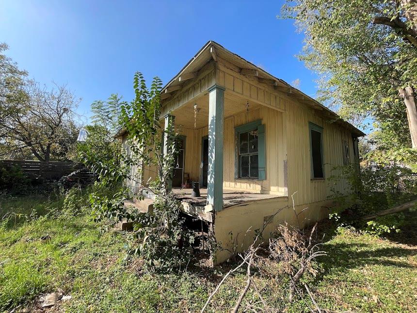 3206 16th, Austin, TX 78721 — photo 1