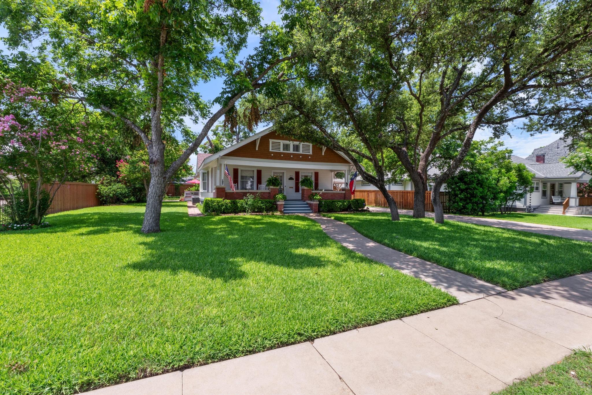 810 University, Georgetown, TX 78626 — photo 1