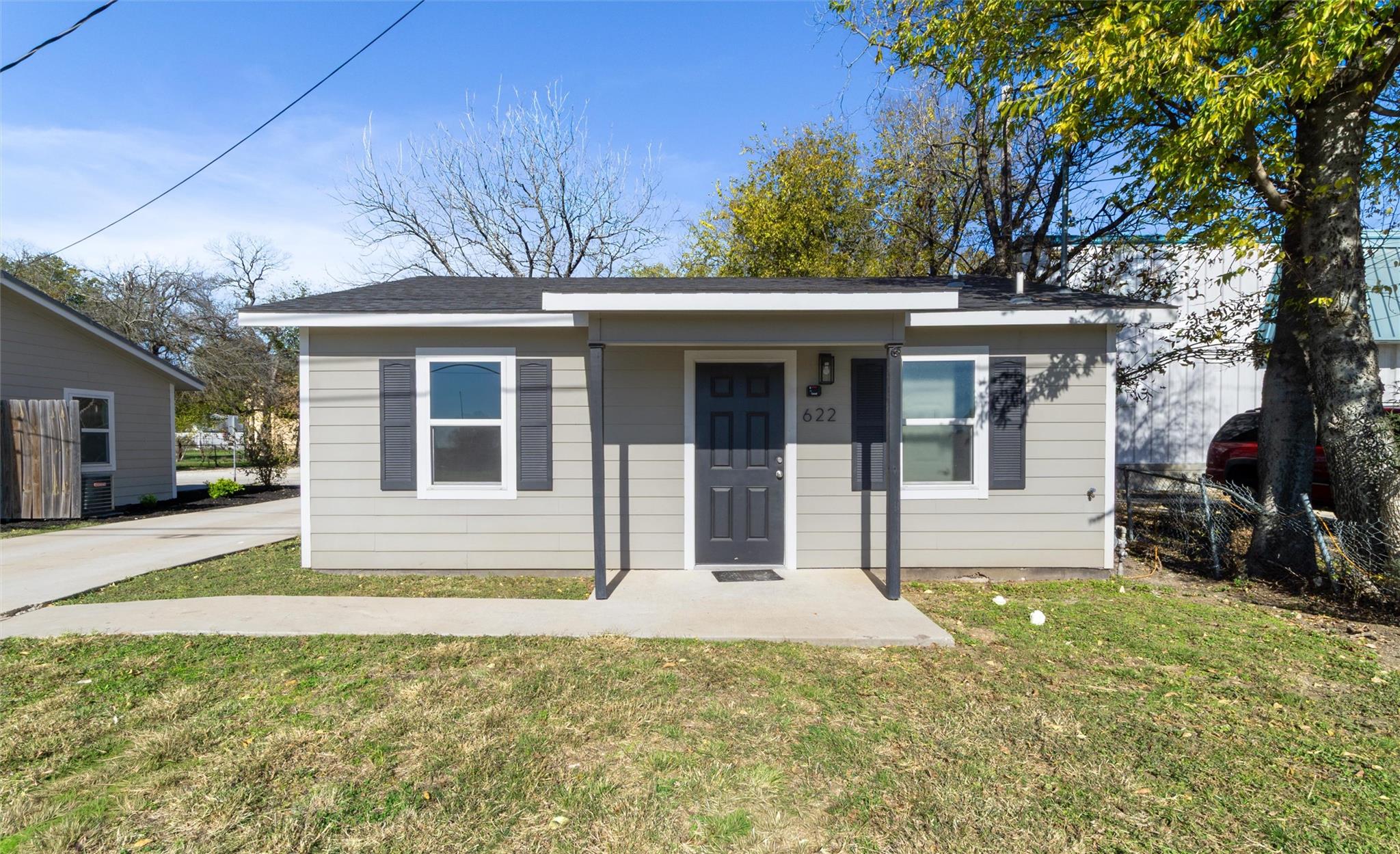 622 E 6th Ave, Belton, TX 76513 — photo 1