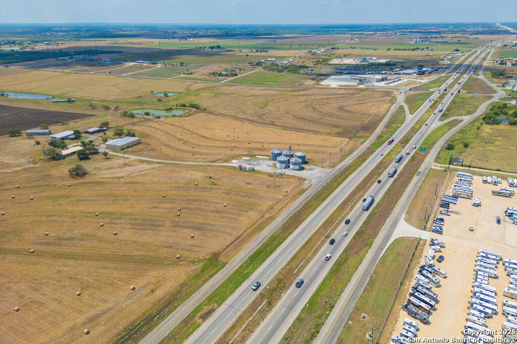 5775 W Interstate 10, Seguin, TX 78155 — photo 1