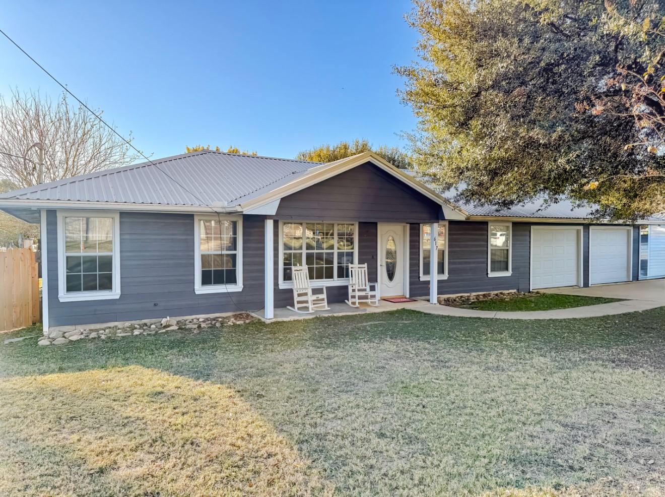 617 Caldwell, Lexington, TX 78947 — photo 1