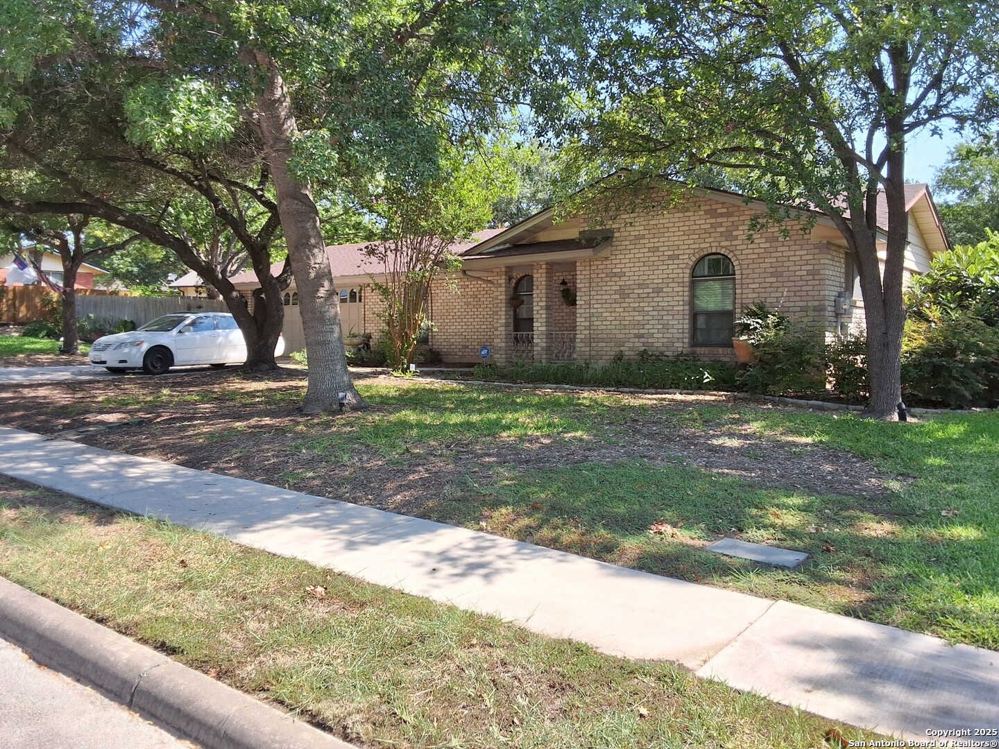 507 Amistad, ,  78148 — photo 1