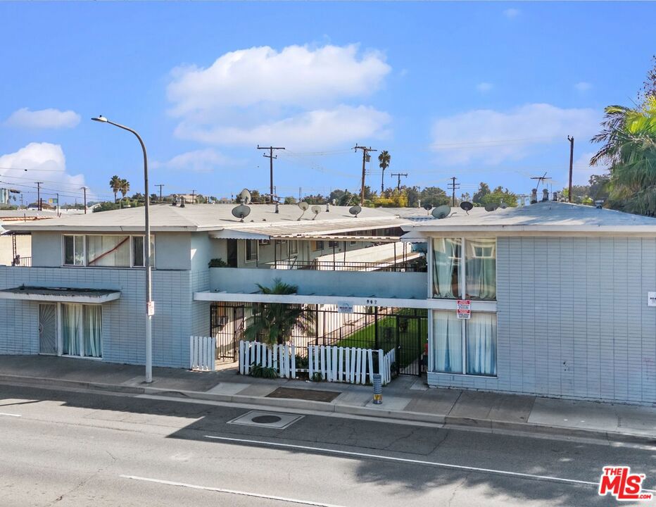 902 E 17th Street, Santa Ana, CA 92701 — photo 1