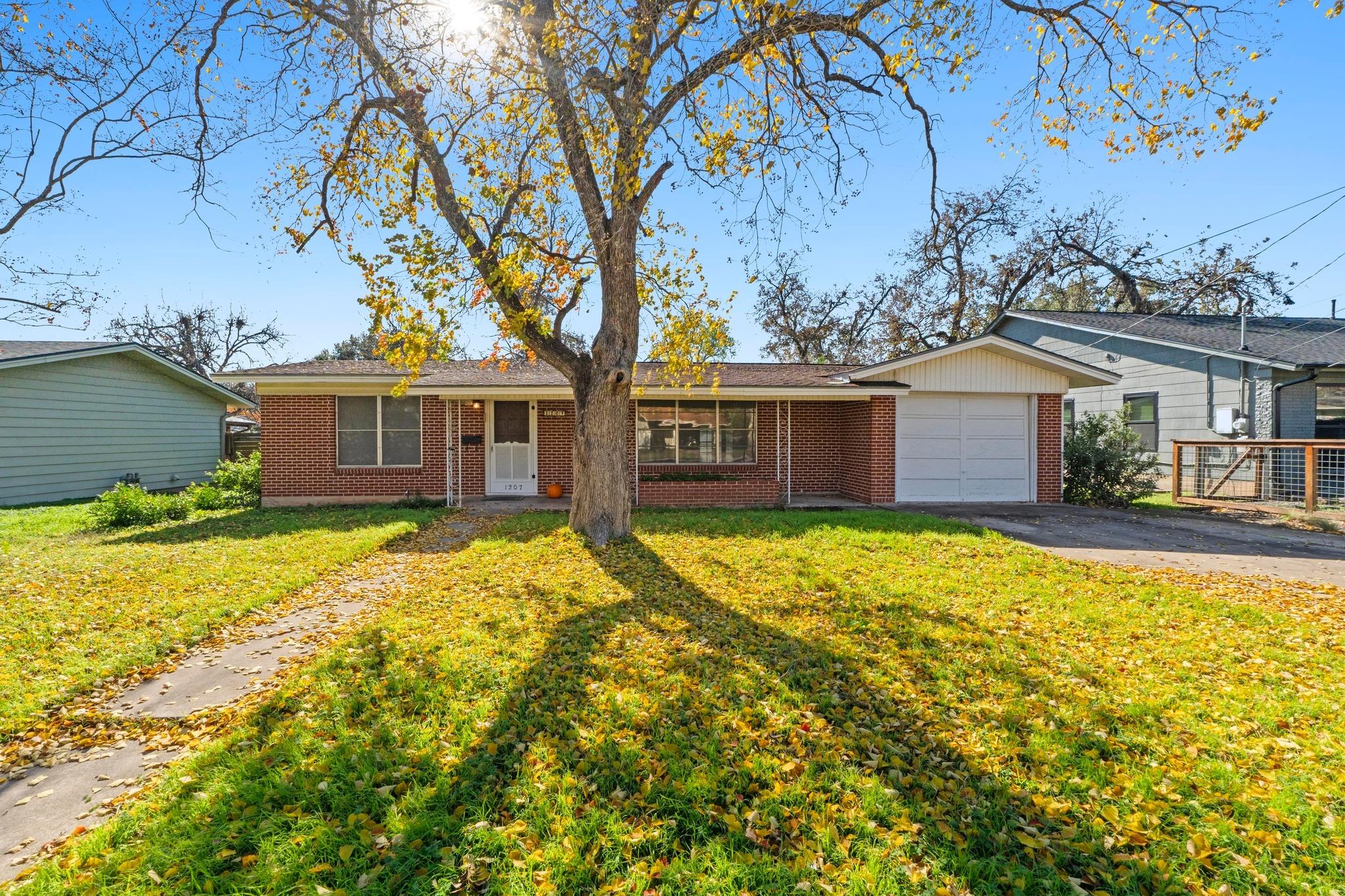 1207 Dwyce, Austin, TX 78757 — photo 1