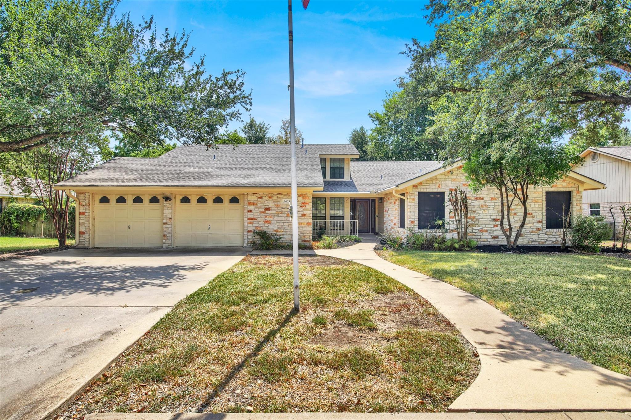 1403 Stone Ridge, Taylor, TX 76574 — photo 1