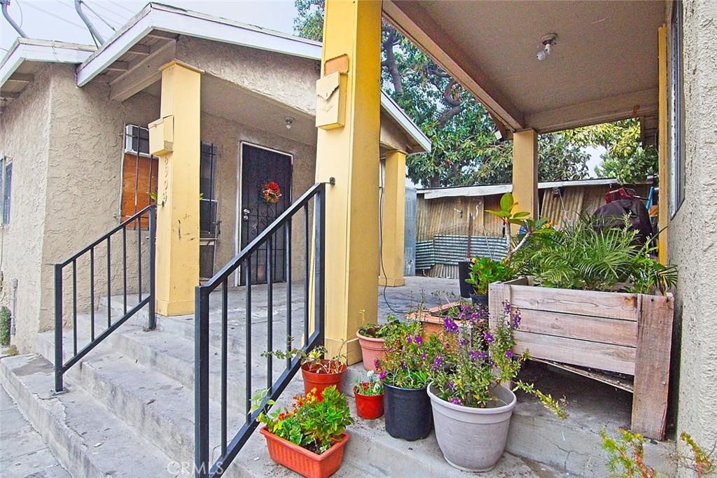 6905 Compton, Los Angeles, CA 90001 — photo 1