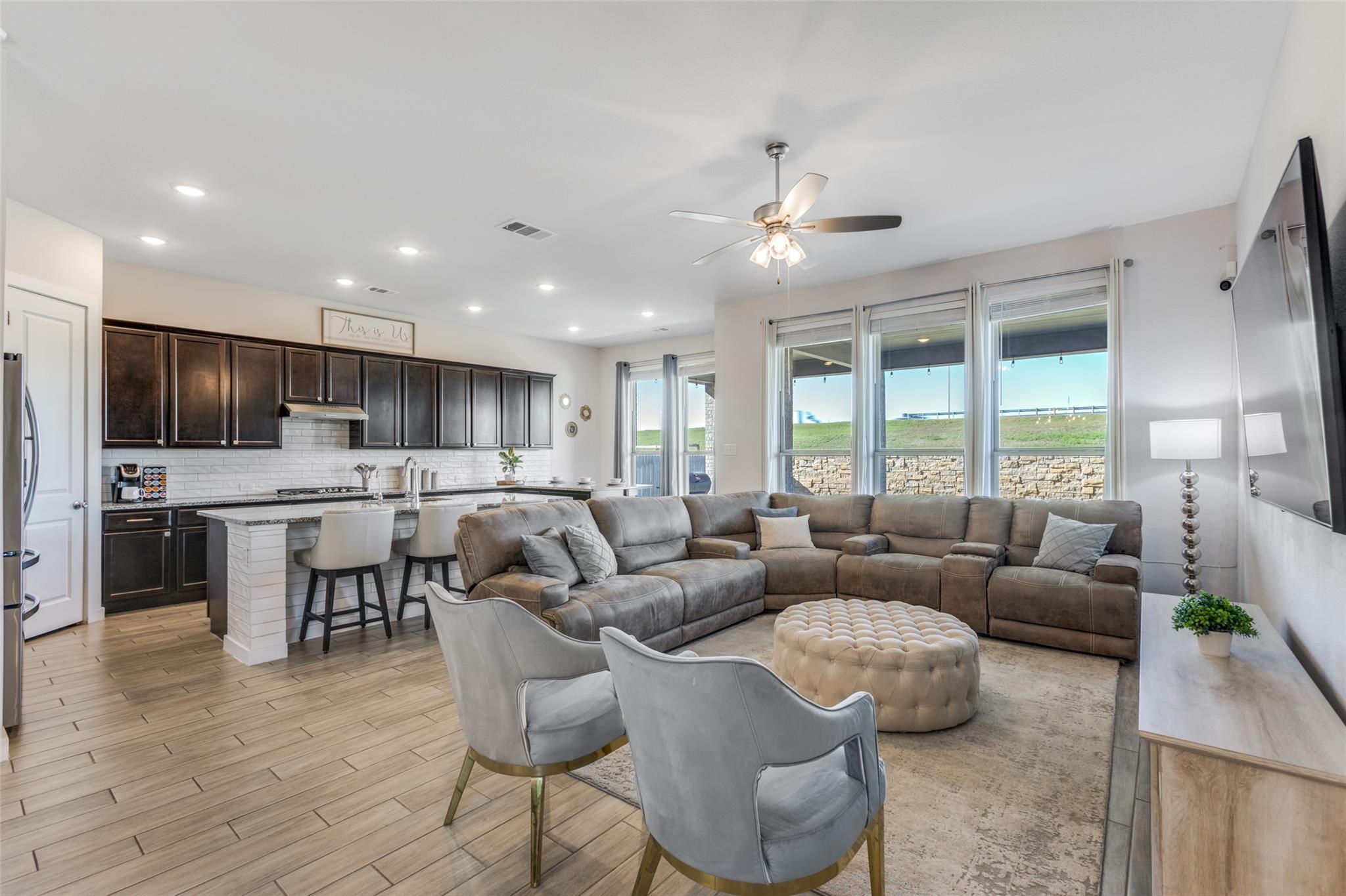 409 Mangold, Hutto, TX 78634 — photo 1